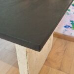 fekete cement asztallap kézzel készült