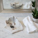 elegáns fehér ékszertartó fürdőszobabába