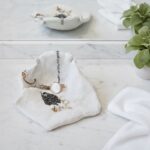 fehér ékszertartó fürdőszobabába